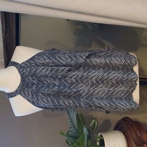 Worthington black and white sleeveless blouse